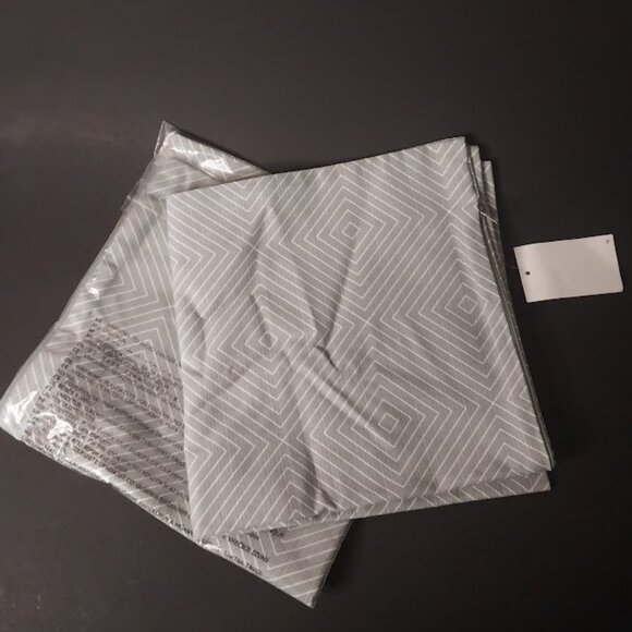 H&M 2 Pillow Case - Picture 1 of 8